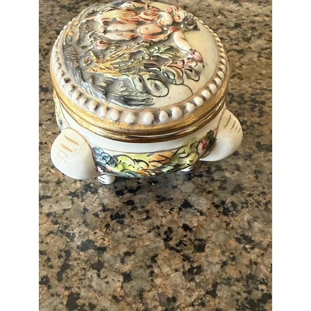Vintage Capodimonte 1366/114 Porcelain Trinket Box Hand Painted Italy